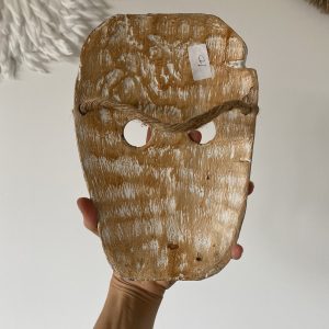 Masivní dřevěná maska